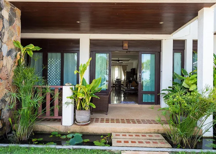 Beachfront! 2 Bedroom Apartment A3 - 110 Sqm